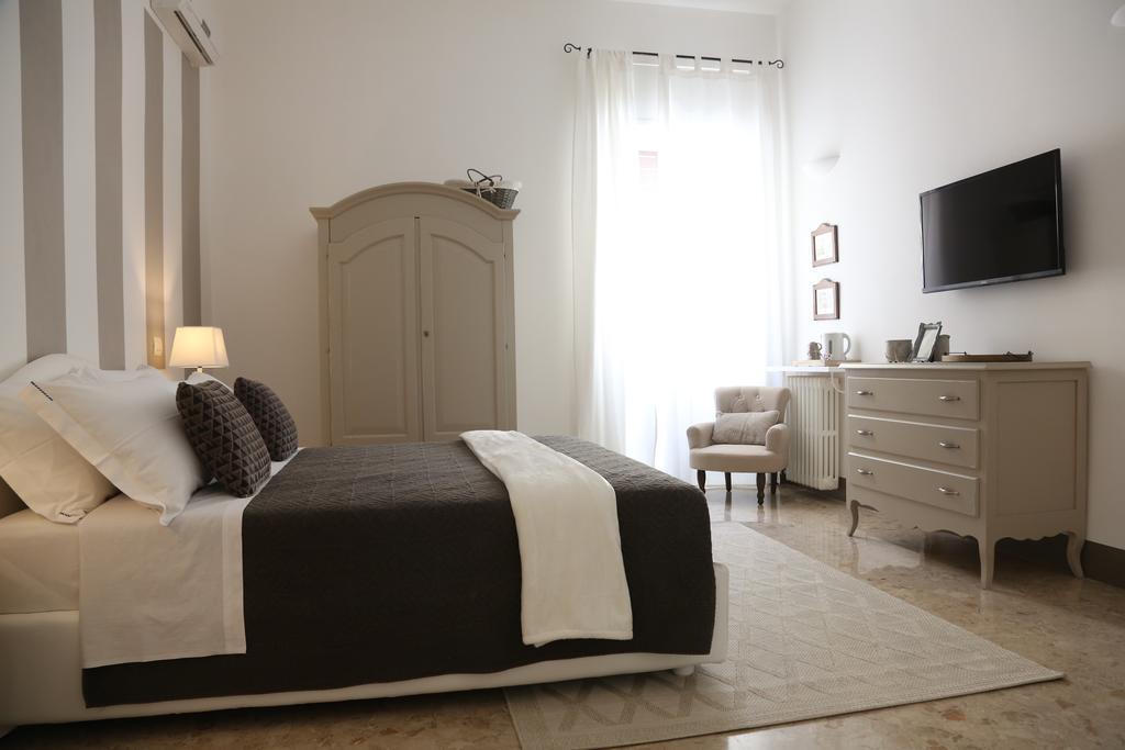 Dimi House Bed & Breakfast เลชเช ภายนอก รูปภาพ