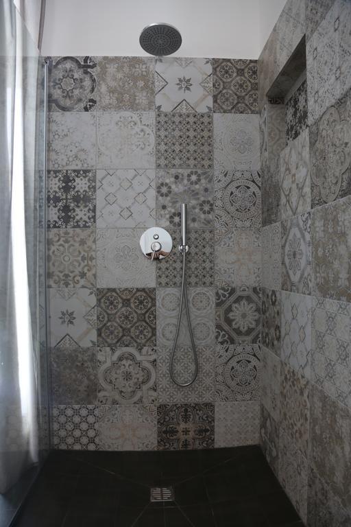 Dimi House Bed & Breakfast เลชเช ภายนอก รูปภาพ