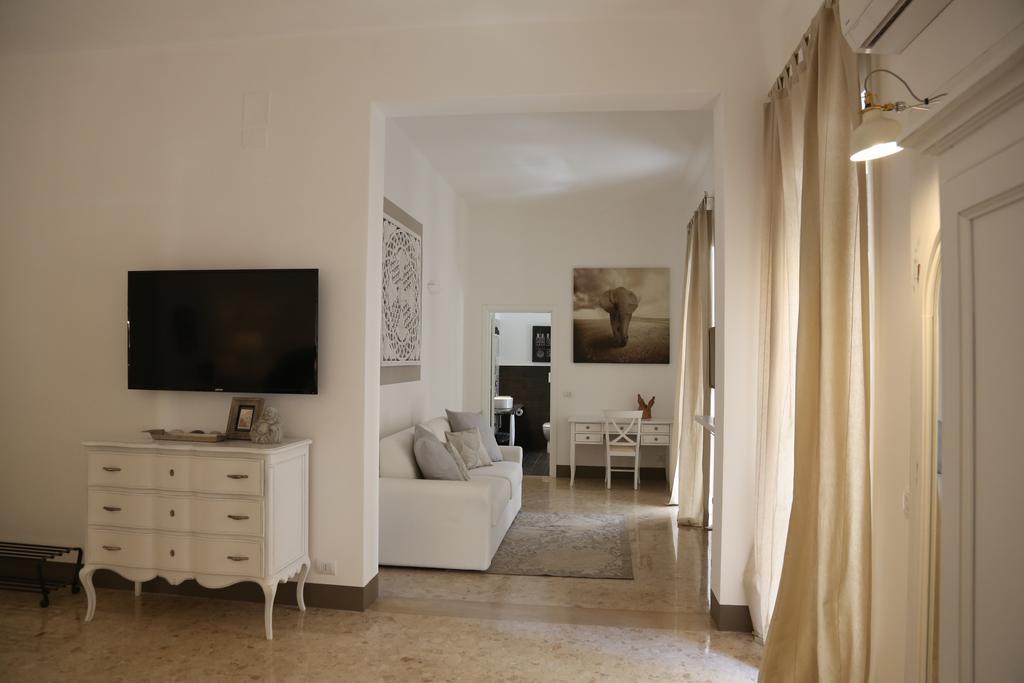 Dimi House Bed & Breakfast เลชเช ภายนอก รูปภาพ